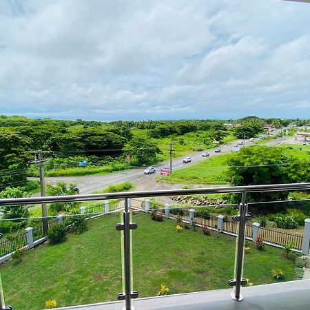 Lovely 4-Bedroom Holiday Home With Free Parking. เลาโตกา ภายนอก รูปภาพ