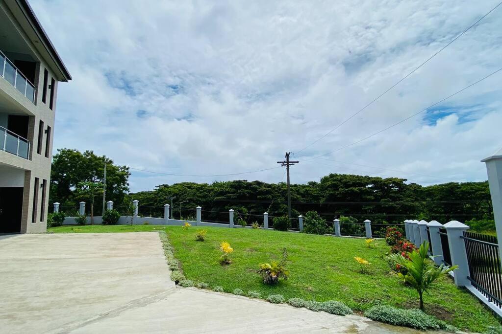 Lovely 4-Bedroom Holiday Home With Free Parking. เลาโตกา ภายนอก รูปภาพ