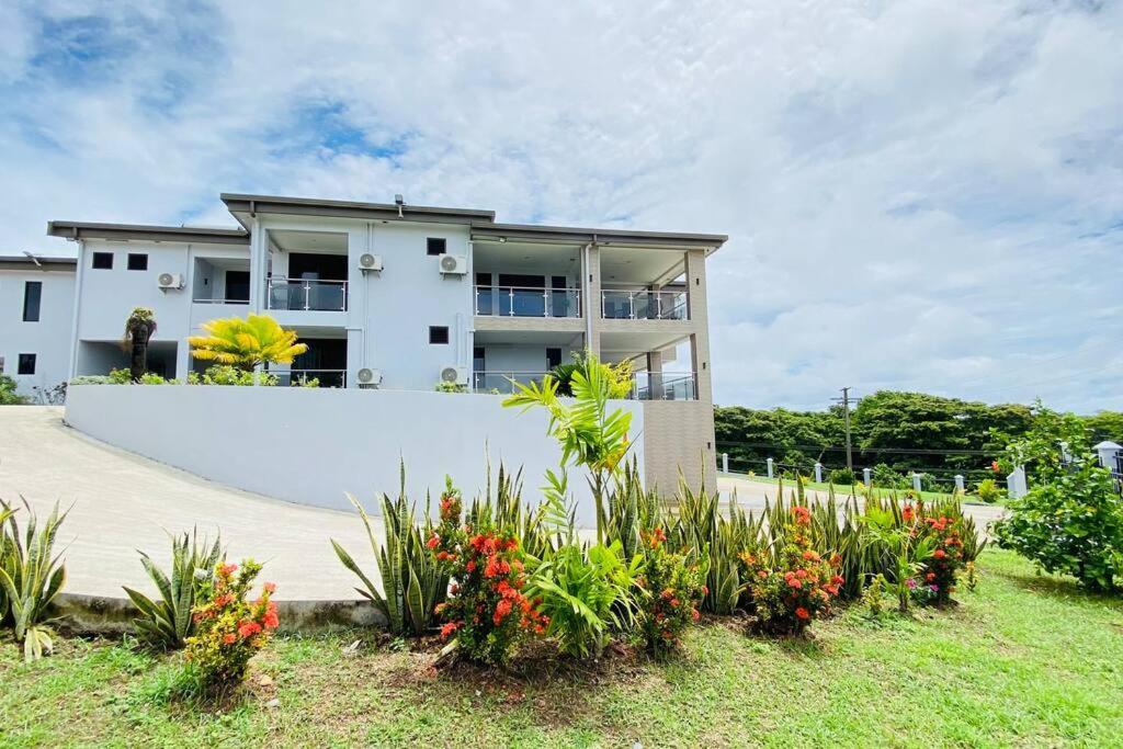 Lovely 4-Bedroom Holiday Home With Free Parking. เลาโตกา ภายนอก รูปภาพ