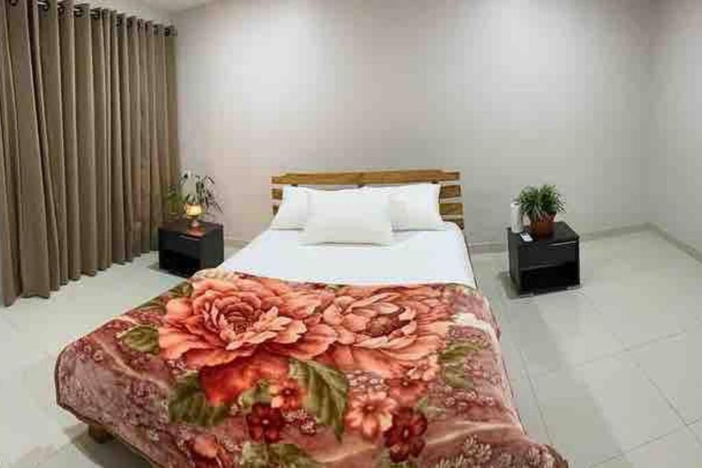 Lovely 4-Bedroom Holiday Home With Free Parking. เลาโตกา ภายนอก รูปภาพ