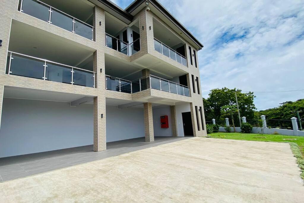 Lovely 4-Bedroom Holiday Home With Free Parking. เลาโตกา ภายนอก รูปภาพ