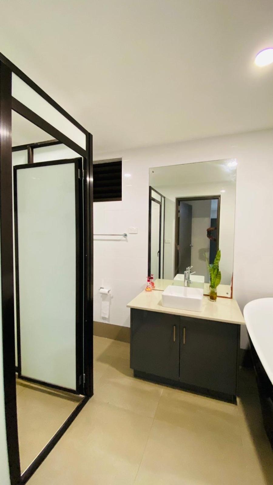 Lovely 4-Bedroom Holiday Home With Free Parking. เลาโตกา ภายนอก รูปภาพ