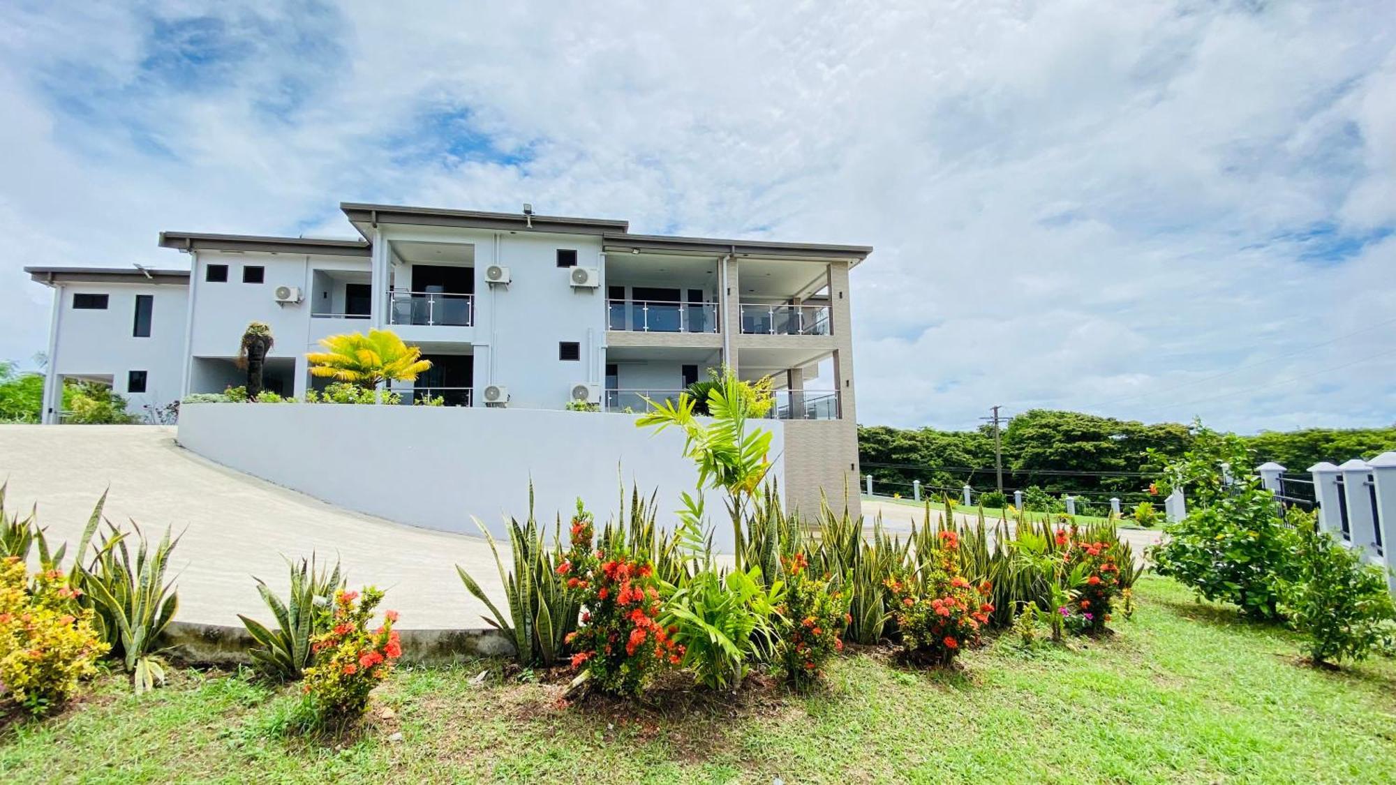 Lovely 4-Bedroom Holiday Home With Free Parking. เลาโตกา ภายนอก รูปภาพ